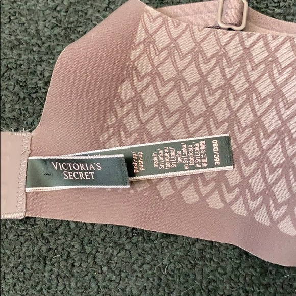 Victoria’s Secret Push up Demi - Picture 6 of 6